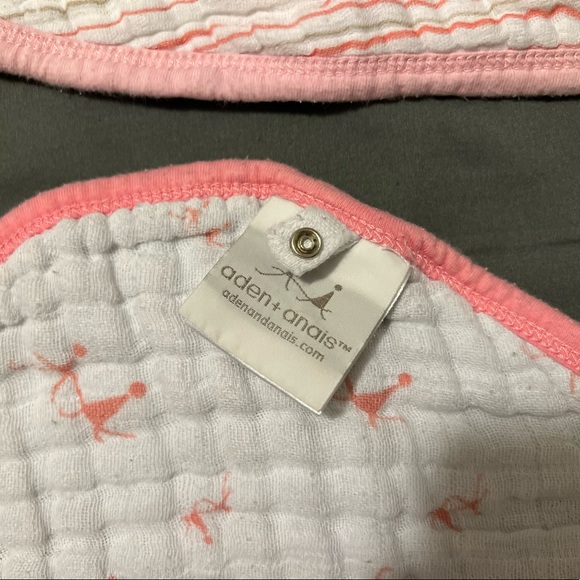 Aden & Anais reversible muslin bibs. - Picture 2 of 3